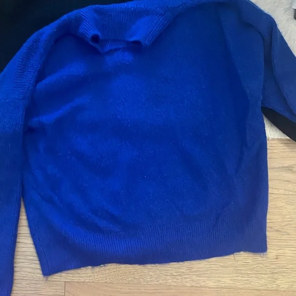 Black and Blue Mock neck Sweater Set - Picture 4 of 6